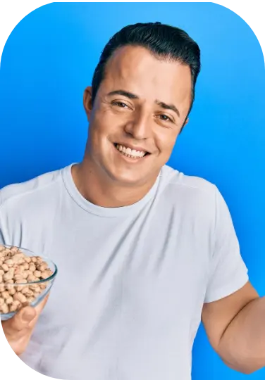 Pessoa feliz com Amendoim Crocante